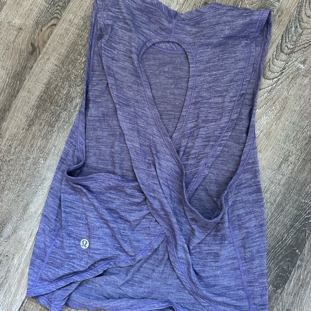 Lululemon top